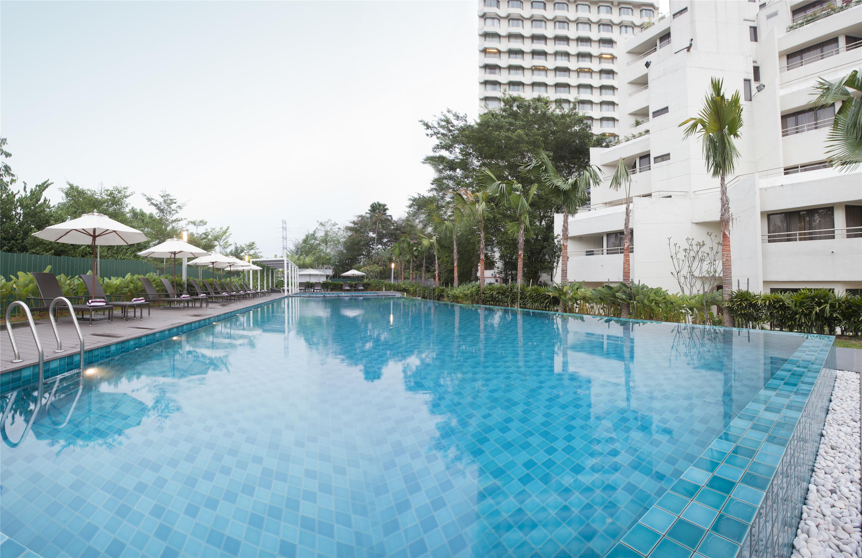 סובאנג ג'איה Dorsett Grand Subang Hotel מראה חיצוני תמונה The pool at the Royal Thai Police Club