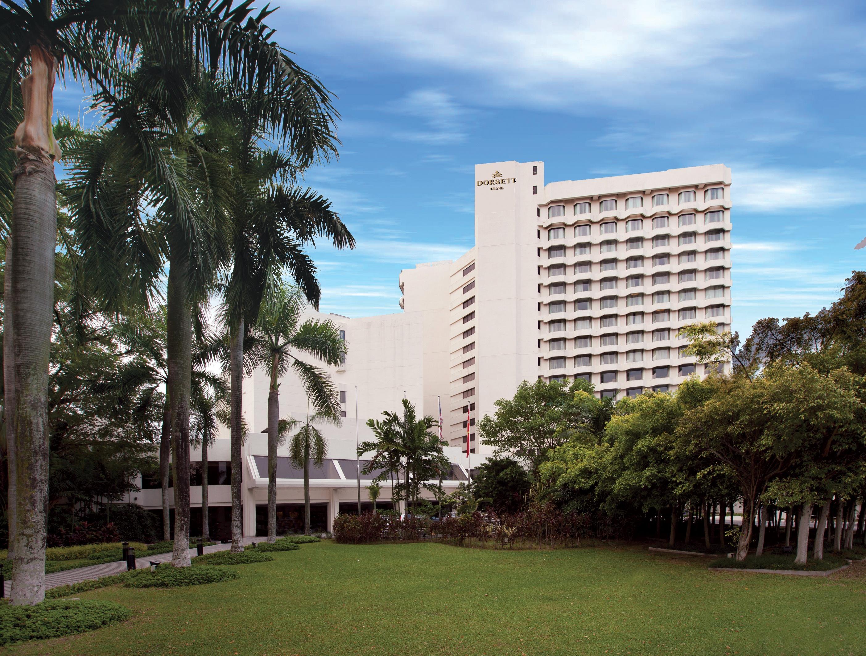 סובאנג ג'איה Dorsett Grand Subang Hotel מראה חיצוני תמונה The Royal Garden Hotel