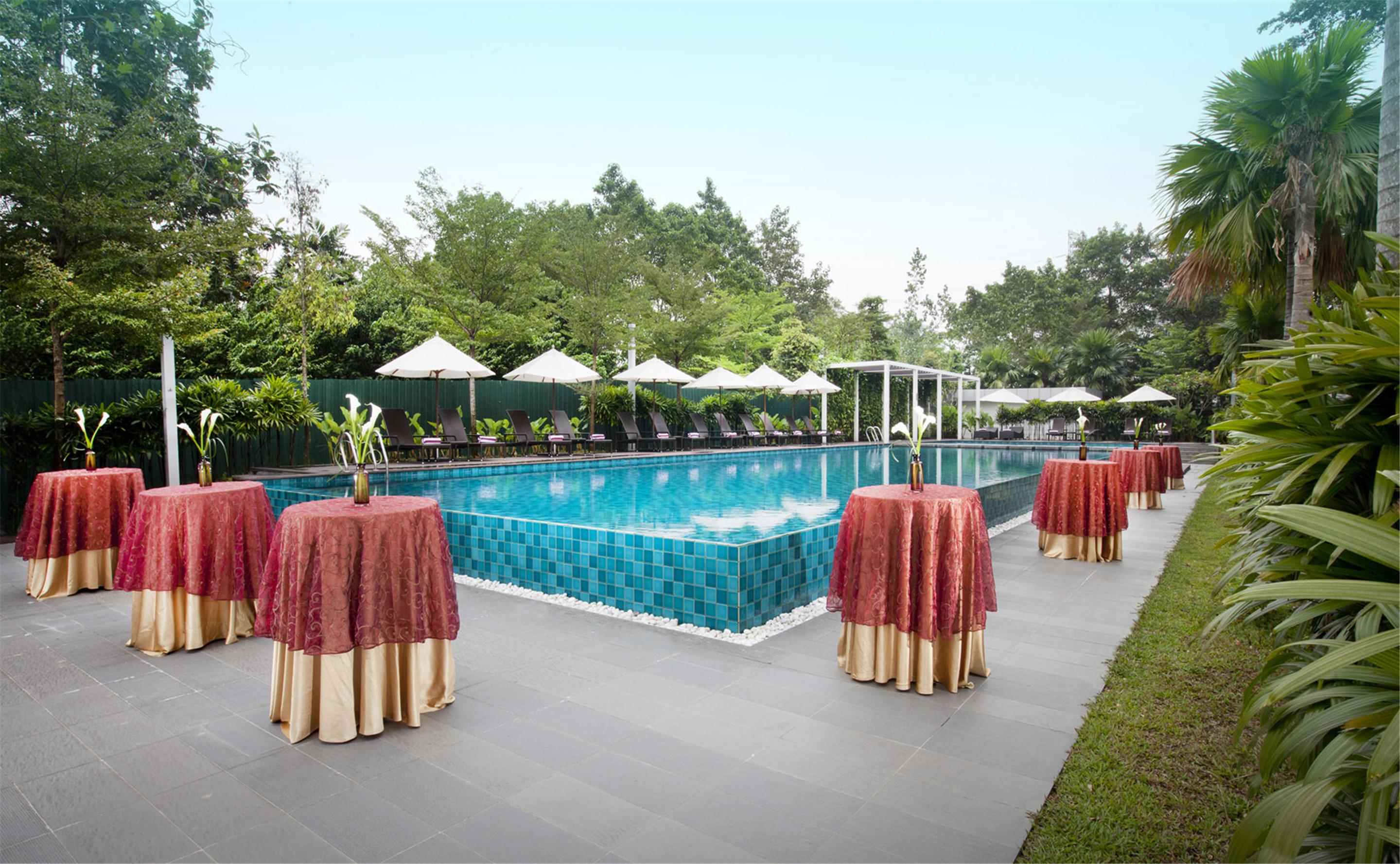 סובאנג ג'איה Dorsett Grand Subang Hotel מראה חיצוני תמונה The pool at the hotel