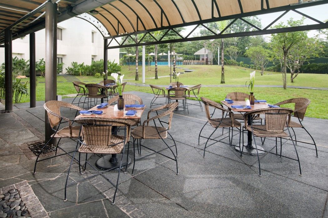 סובאנג ג'איה Dorsett Grand Subang Hotel מראה חיצוני תמונה The outdoor dining area at the hotel