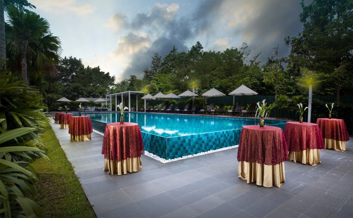 סובאנג ג'איה Dorsett Grand Subang Hotel מראה חיצוני תמונה The swimming pool at the hotel