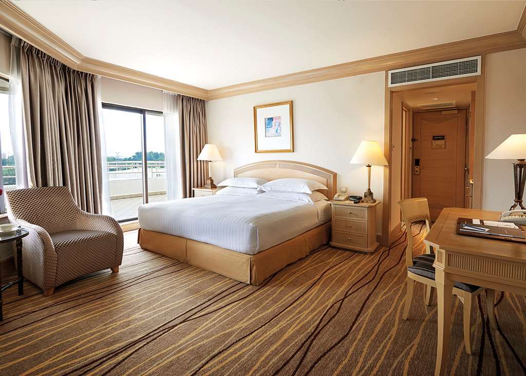 סובאנג ג'איה Dorsett Grand Subang Hotel חדר תמונה A room at the hotel